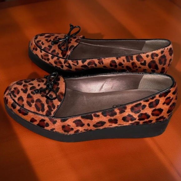Bernardo Animal Print wedge Heeled Loafers SZ 7 Made in Brazil ❤️ EUC - Picture 3 of 4